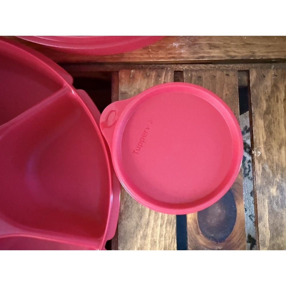 Tupperware DISCONTINUED Rare Raspberry Serving Center Set - Picture 3 of 6